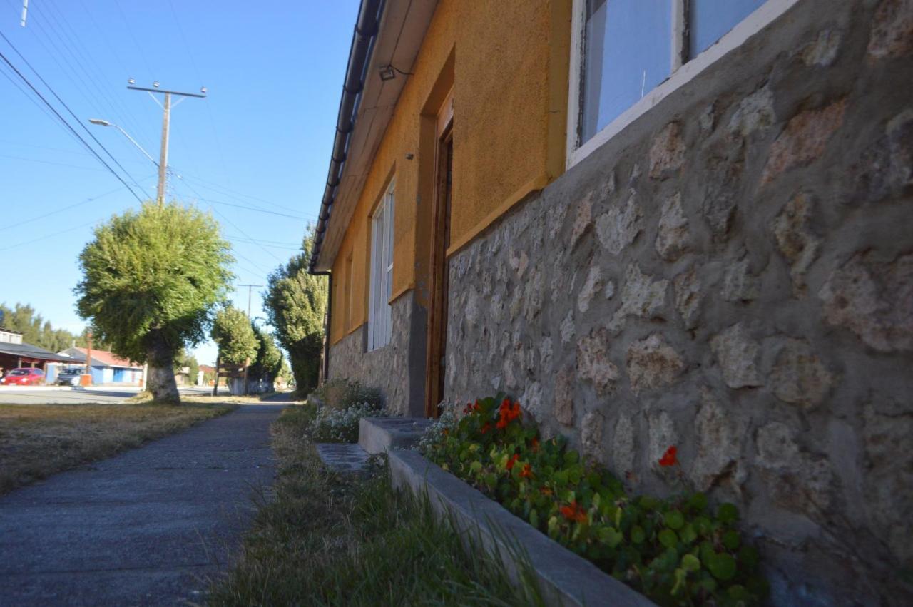 Hostal Y Cabanas Vientos Del Sur Puerto Ingeniero Ibanez Exterior photo